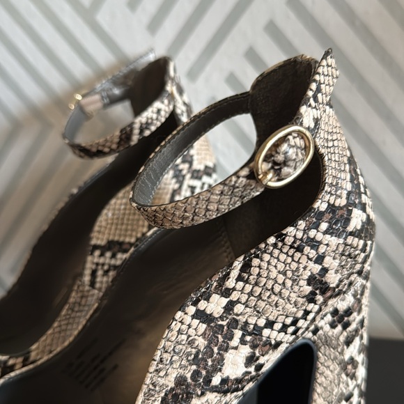 Snake print heels - Picture 3 of 6